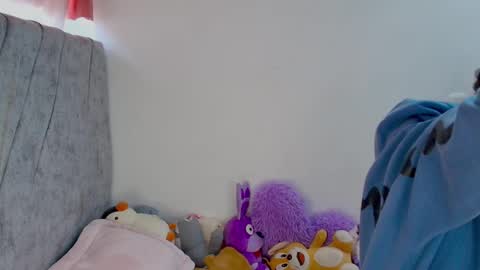 Snapshot of kimmy_veggaa chatting on 10-15-25, 11:54 kimm online show from 10-15-25, 11:54