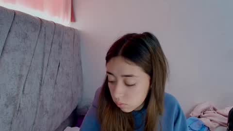Snapshot of kimmy_veggaa chatting on 10-22-25, 04:29 kimm online show from 10-22-25, 04:29