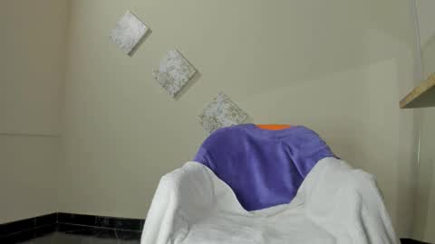 Snapshot of kimthompsonn chatting on 11-25-25, 08:47 Kim Thompson online show from 11-25-25, 08:47