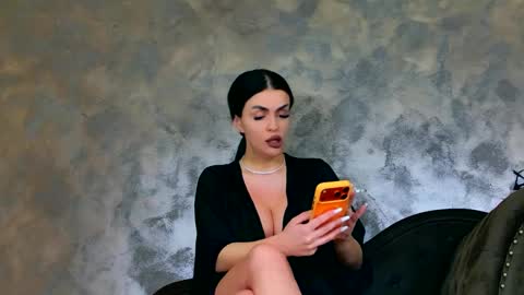 Kim Wilmes online show from 05-18-26, 01:06