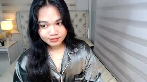 Snapshot of kina_greyx chatting on 06-19-26, 05:01 kina online show from 06-19-26, 05:01