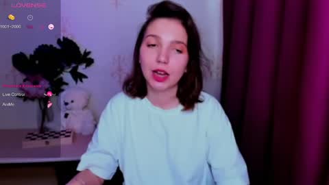 Snapshot of kindhazelhere_ chatting on 04-28-26, 06:18 Hazel online show from 04-28-26, 06:18