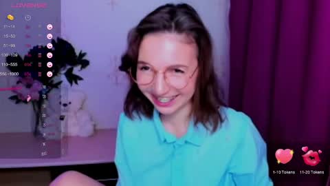 Snapshot of kindhazelhere_ chatting on 05-27-26, 05:26 Hazel online show from 05-27-26, 05:26