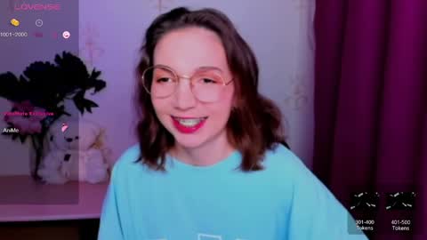 Snapshot of kindhazelhere_ chatting on 06-07-26, 01:32 Hazel online show from 06-07-26, 01:32