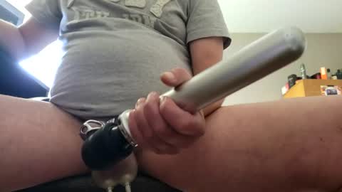 Snapshot of king0375 chatting on 06-23-26, 10:02 Kingaxel online show from 06-23-26, 10:02