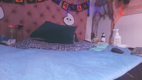 Bella online show from 10-28-25, 03:10