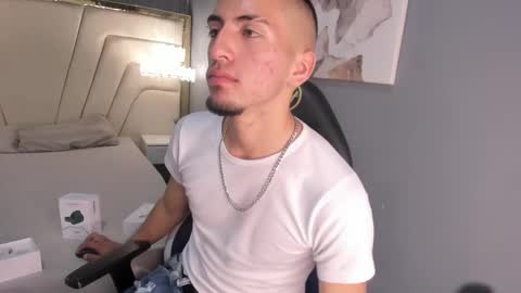 Snapshot of king_dante_ chatting on 12-14-24, 12:01 King Dante online show from 12-14-24, 12:01
