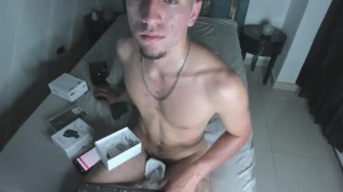 Snapshot of king_dante_ chatting on 01-17-25, 01:36 King Dante online show from 01-17-25, 01:36