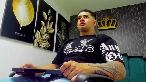 Snapshot of king_falconer chatting on 09-14-25, 08:13 Angel Falconer online show from 09-14-25, 08:13