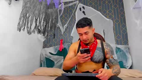 Snapshot of king_falconer chatting on 10-10-25, 02:10 Angel Falconer online show from 10-10-25, 02:10