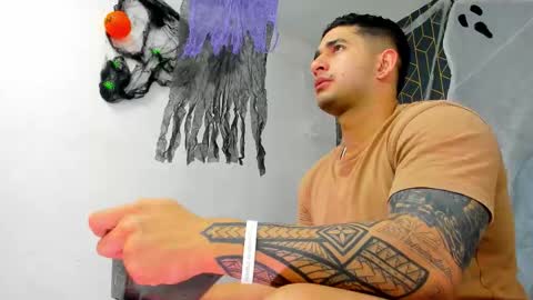 Snapshot of king_falconer chatting on 10-15-25, 03:06 Angel Falconer online show from 10-15-25, 03:06