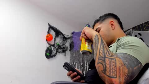 Snapshot of king_falconer chatting on 10-16-25, 01:28 Angel Falconer online show from 10-16-25, 01:28