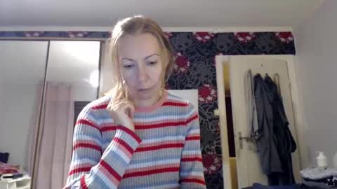 Snapshot of kingandprincess chatting on 09-18-25, 08:00 sexysexyhotwetpinkredpussy online show from 09-18-25, 08:00