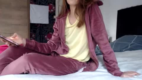 Snapshot of kingandprincess chatting on 05-31-26, 06:09 sexysexyhotwetpinkredpussy online show from 05-31-26, 06:09