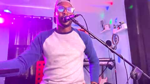 Snapshot of kingcorbra chatting on 02-28-25, 07:03 KC online show from 02-28-25, 07:03