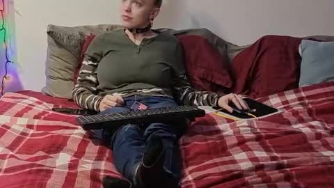 Snapshot of kingdidi530 chatting on 12-17-25, 12:16 Scarred Thighs online show from 12-17-25, 12:16