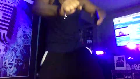 Snapshot of kinglibra420 chatting on 12-09-24, 03:29 loyal fuck online show from 12-09-24, 03:29