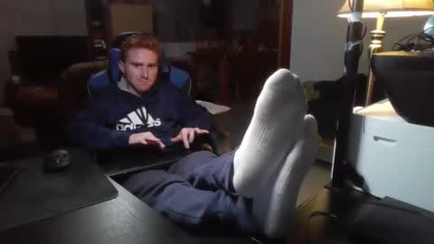 Snapshot of kingoffootfetish chatting on 01-09-25, 08:13 Master  King Tommy online show from 01-09-25, 08:13