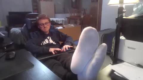 Snapshot of kingoffootfetish chatting on 01-28-25, 03:57 Master  King Tommy online show from 01-28-25, 03:57