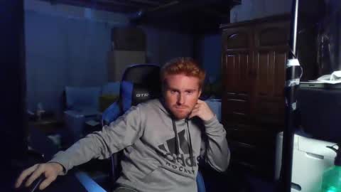 Snapshot of kingoffootfetish chatting on 10-20-25, 04:02 Master  King Tommy online show from 10-20-25, 04:02