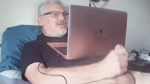 kingtongue10 online show from 11-22-25, 07:46