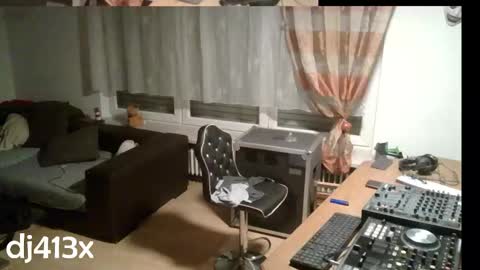 Snapshot of kinky_413x chatting on 02-19-26, 12:28 kinky_413x online show from 02-19-26, 12:28