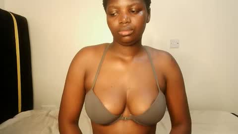 Lola online show from 10-11-25, 02:11