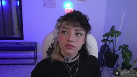 Snapshot of kinky_mj chatting on 11-19-25, 06:30 Mary your fav curly girl online show from 11-19-25, 06:30