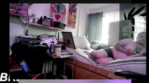 Snapshot of kinkybiguy14 chatting on 07-09-26, 05:17 Kinky Cassie online show from 07-09-26, 05:17