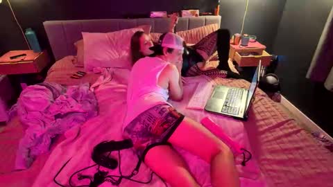 Kinkyblinders online show from 10-18-25, 10:38