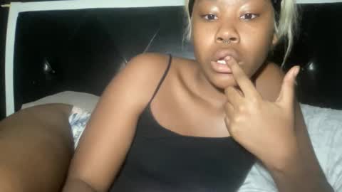 Snapshot of kinkykittee chatting on 02-12-25, 07:23 Bunniii online show from 02-12-25, 07:23