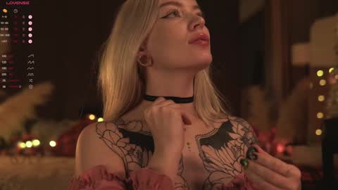 Snapshot of kinkylina_ chatting on 12-28-24, 11:30 kinkylina_ online show from 12-28-24, 11:30