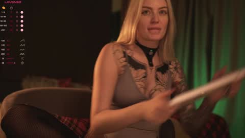 Snapshot of kinkylina_ chatting on 12-30-24, 07:53 kinkylina_ online show from 12-30-24, 07:53