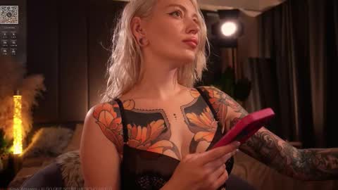Snapshot of kinkylina_ chatting on 10-11-25, 11:42 kinkylina_ online show from 10-11-25, 11:42