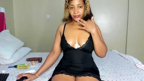 Snapshot of kinkylyla chatting on 07-03-26, 07:26 Kinky online show from 07-03-26, 07:26