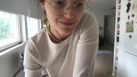 Snapshot of kinkyorange_ chatting on 09-18-25, 09:11 Mary the Soulmate online show from 09-18-25, 09:11