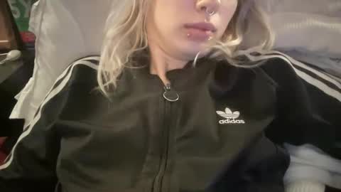 Snapshot of kinkypinky415 chatting on 12-18-24, 04:20 Kinky Pinky online show from 12-18-24, 04:20