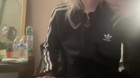 Snapshot of kinkypinky415 chatting on 12-18-24, 08:31 Kinky Pinky online show from 12-18-24, 08:31