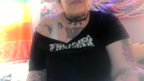 Snapshot of kinkypinkyplay2 chatting on 01-19-25, 03:29 Kinky Pinky online show from 01-19-25, 03:29