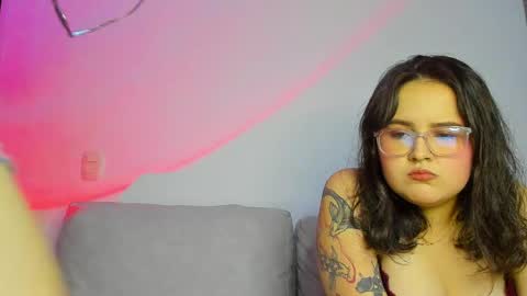 Snapshot of kinkyqueenscb chatting on 05-18-26, 11:21 natasha and amber online show from 05-18-26, 11:21