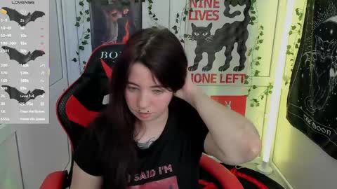 Snapshot of kinkysuka_ chatting on 05-22-26, 12:22 meow online show from 05-22-26, 12:22