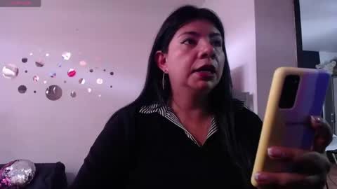 Snapshot of kinkyy_mom chatting on 06-01-26, 05:03 kinkyy_mom online show from 06-01-26, 05:03
