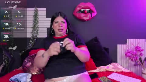 Snapshot of kinkyy_mom chatting on 06-06-26, 01:49 kinkyy_mom online show from 06-06-26, 01:49