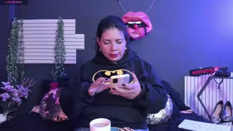 Snapshot of kinkyy_mom chatting on 07-12-26, 03:25 kinkyy_mom online show from 07-12-26, 03:25