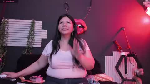 Snapshot of kinkyy_mom chatting on 08-06-26, 03:36 kinkyy_mom online show from 08-06-26, 03:36