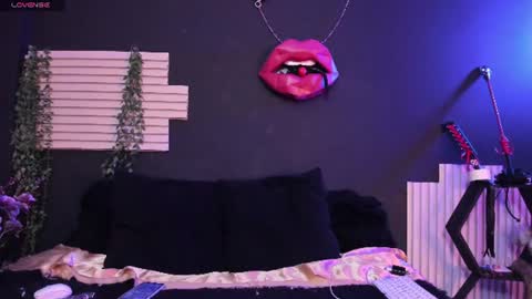 Snapshot of kinkyy_mom chatting on 08-08-26, 05:15 kinkyy_mom online show from 08-08-26, 05:15
