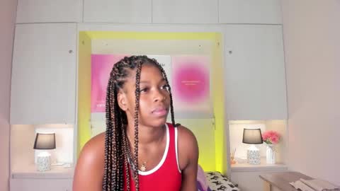 M A R A  online show from 02-11-26, 11:26