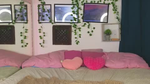 Kira online show from 01-31-25, 12:50