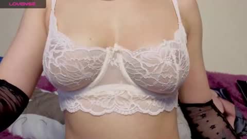 Snapshot of kira_low chatting on 07-23-26, 10:19 Kira online show from 07-23-26, 10:19