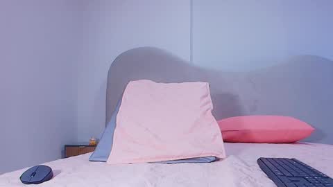 kira online show from 11-18-25, 12:20